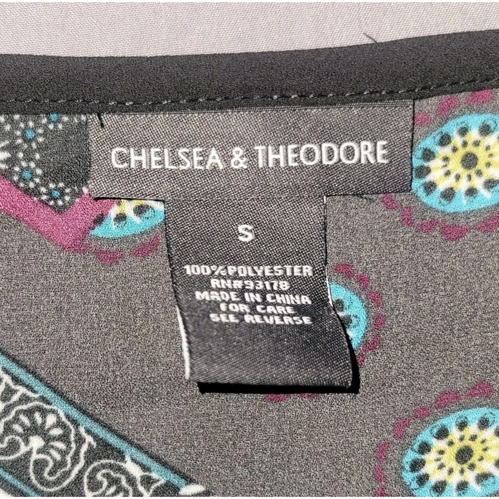 Chelsea Theodore Womens Blouse Multicolor Paisley Long Sleeve V-Neck Size S -EUC - Picture 2 of 5